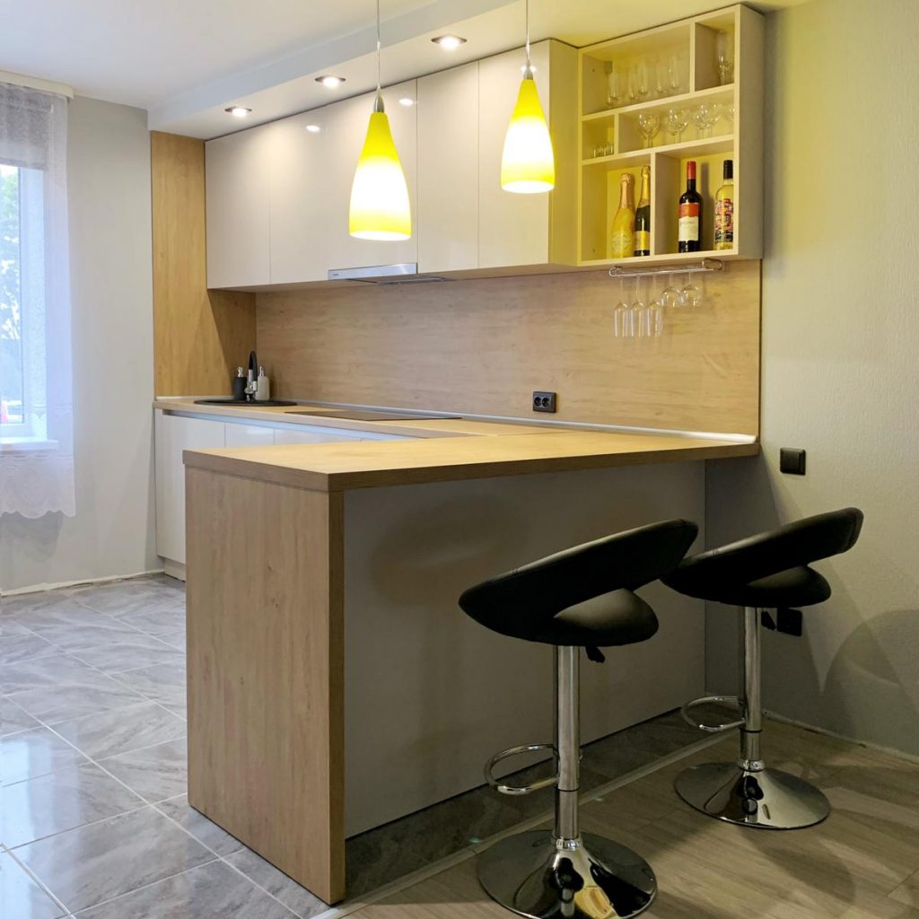 Stils mēbeles - pēc individuāla pasūtījuma, Latvijā ražotas mēbeles. Virtuves mēbeles, iekārtas, skapji, kumodes, vannasistabas mēbeles bērnu istabas mēbeles, biroja mēbeles.